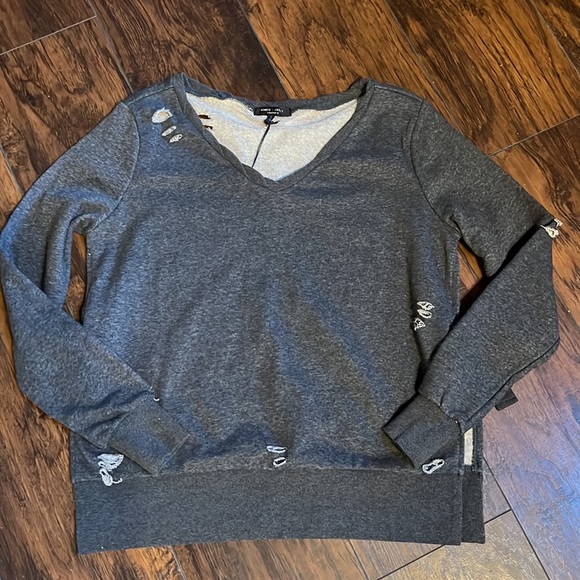 NWT Romeo & Juliet Couture Sweatshirt - Picture 2 of 10